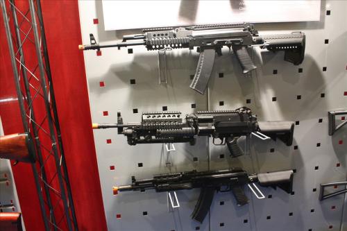 Classic Army Krebs Operator АК-74, страйкбольный пулемет MK46 SPW и лицензионный вариант автомата Калашникова SLR105 Tactical из \&quot;X-series\&quot;